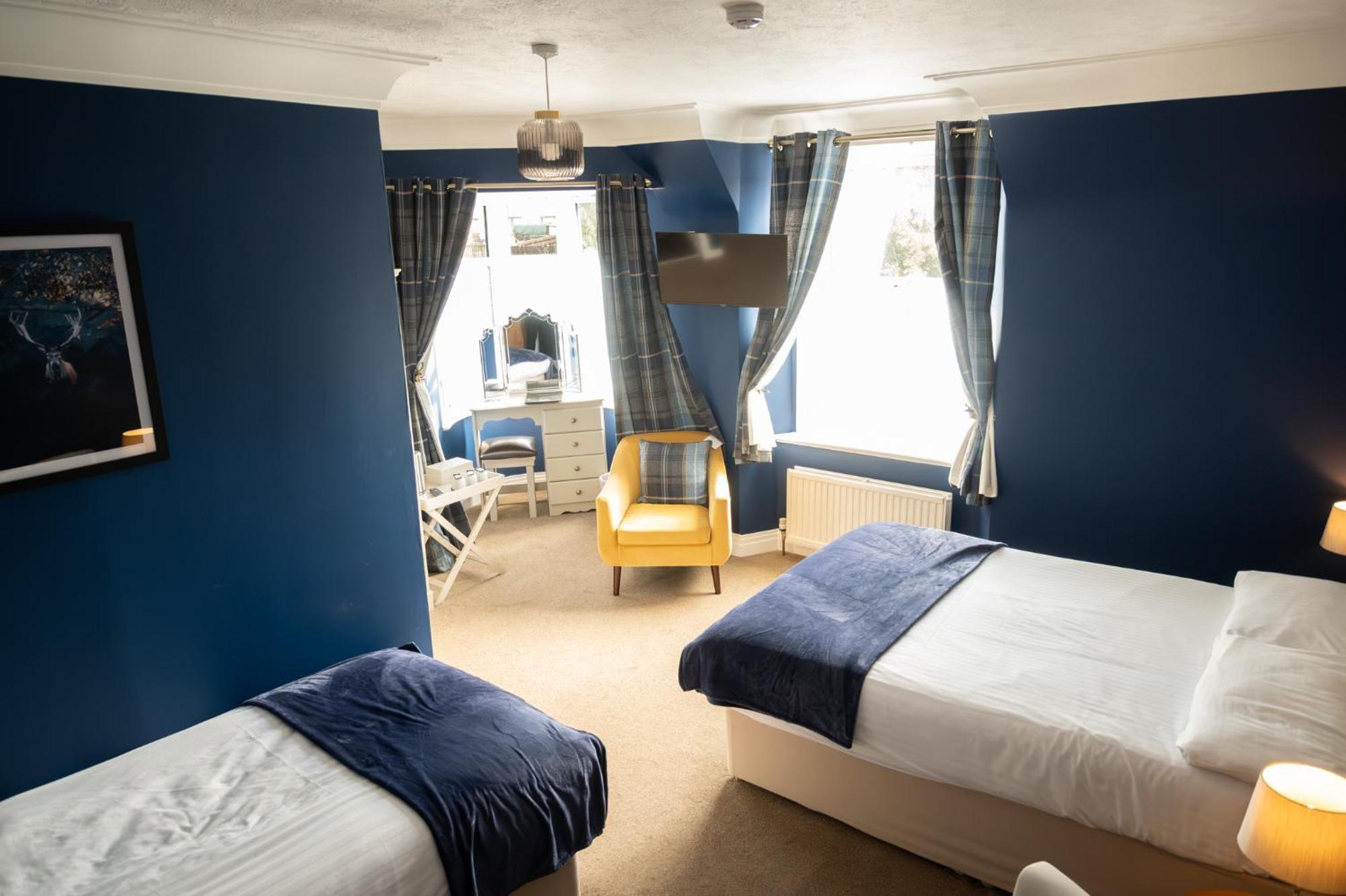 Ord Arms Hotel Muir of Ord Buitenkant foto