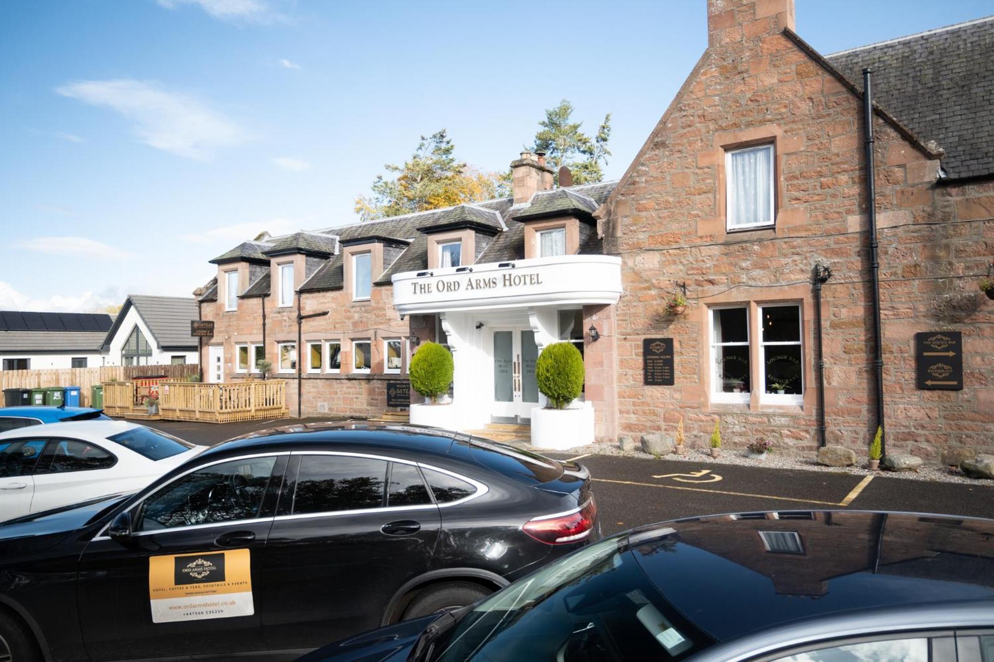 Ord Arms Hotel Muir of Ord Buitenkant foto