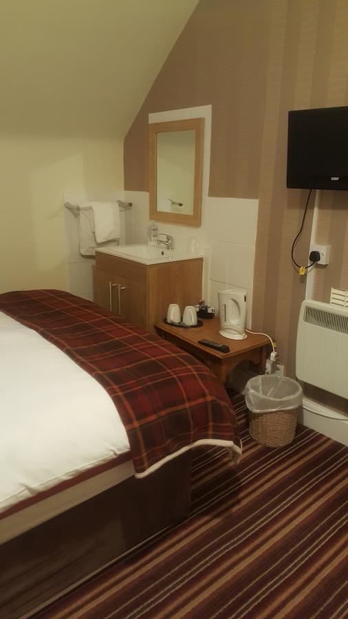 Ord Arms Hotel Muir of Ord Buitenkant foto