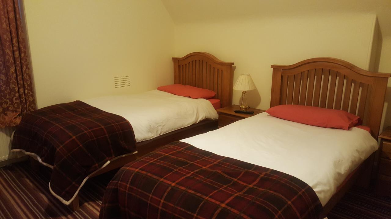 Ord Arms Hotel Muir of Ord Buitenkant foto